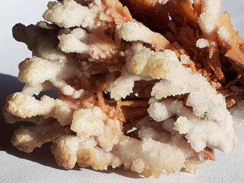 Calcite on Aragonite<br />Distrito minero Lavrion, Prefectura Attikí (Attica), Grecia<br />9 x 7 cm<br /> (Author: Volkmar Stingl)