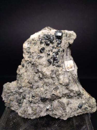 Tennantite Group, Quartz, Pyrite<br />Mina Steward, Butte, Distrito Butte, Condado Silver Bow, Montana, USA<br />10 x 9 cm<br /> (Author: Sante Celiberti)