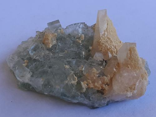 Calcite, Dolomite, Fluorite<br />Mina Yongping, Yongping, Yanshan, Prefectura Shangrao, Provincia Jiangxi, China<br />4 x 3 cm<br /> (Author: Volkmar Stingl)