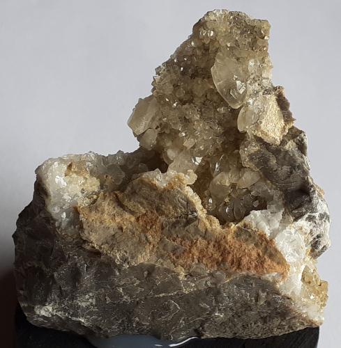 Calcite<br />Wildangerspitze, Montes Karwendel, Thaur, Distrito Innsbruck-Land, Tirol Norte, Tirol, Austria<br />6 x 6 cm<br /> (Author: Volkmar Stingl)