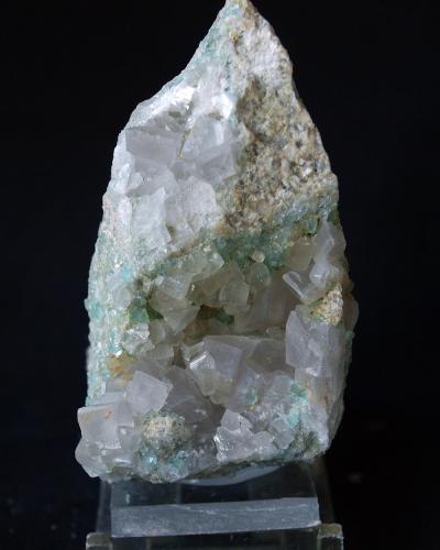 Calcita y Fluorita<br />Pedrera Berta, Turó de Can Domènech, Serra de Roques Blanques, Sant Cugat del Vallès-El Papiol, Comarca Vallès Occidental / Baix Llobregat, Barcelona, Cataluña / Catalunya, España<br />7.5 x 3.5 cm<br /> (Autor: Pedro Antonio)