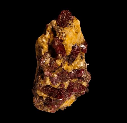 Corundum (variety ruby)<br />Jagdalek Mine, Surobi, Kabul, Afganistán<br />25 mm x 42 mm x 20 mm<br /> (Author: Firmo Espinar)