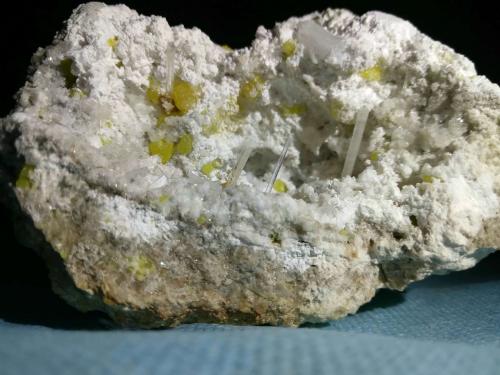 Gypsum, Sulphur, Anhydrite, Celestine<br />Lercara Friddi, Provincia Ciudad Metropolitana de Palermo, Sicilia, Italia<br />9x7 cm<br /> (Author: mineralenzo)