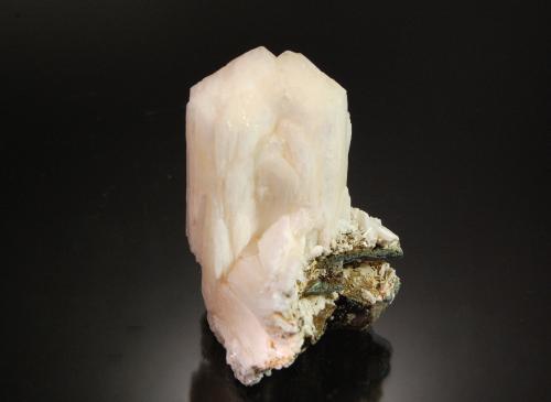 Stilbite<br />Lago Riffe, Kosmos, Condado Lewis, Washington, USA<br />5.0 x 4.0 cm<br /> (Author: Michael Shaw)