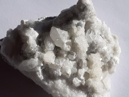 Quartz, Calcite<br />Túnel Chongxiu (obras), Wuyishan, Prefectura Nanping, Provincia Fujian, China<br />6 x 5,5 cm<br /> (Author: Volkmar Stingl)