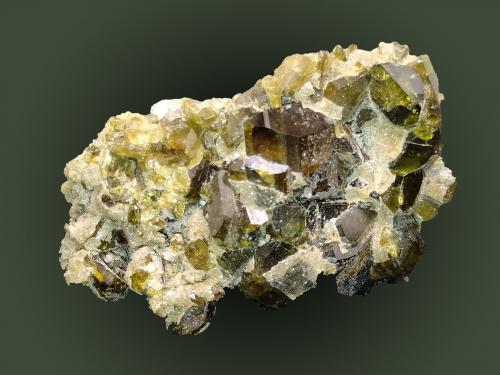 Epidote with Andradite<br />Distrito Khogyani, Provincia Nangarhar, Afganistán<br />44 mm x 28 mm x 16 mm<br /> (Author: Firmo Espinar)