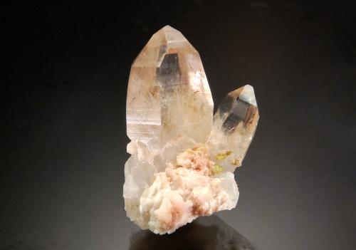 Quartz<br />Zona Stanley Butte, Stanley Butte, Distrito Stanley, Reserva India San Carlos, Condado Graham, Arizona, USA<br />2.8 x 1.9 cm<br /> (Author: Michael Shaw)