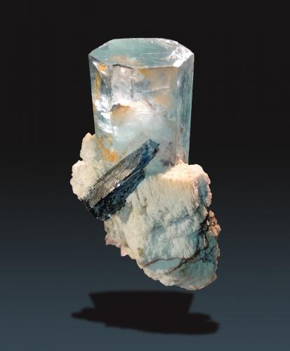 Beryl (variety aquamarine) with Schorl and Orthoclase<br />Bergsig Farm 167 (Hohenstein), Omaruru, Región Erongo, Namibia<br />27 mm x 44 mm x 22 mm<br /> (Author: Firmo Espinar)