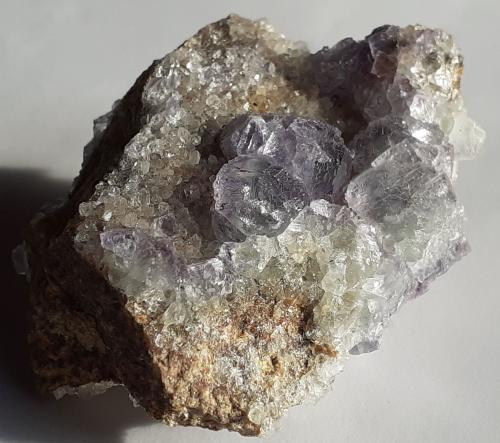 Fluorite, Quartz<br />Cantera Wudun, Wuyishan, Prefectura Nanping, Provincia Fujian, China<br />4 x 3 cm<br /> (Author: Volkmar Stingl)