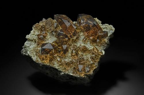 Quartz (variety smoky quartz)<br />Monte Galenstock, Tiefenbach, Urseren, Uri, Suiza<br />9.9 x 7.4 cm<br /> (Author: am mizunaka)