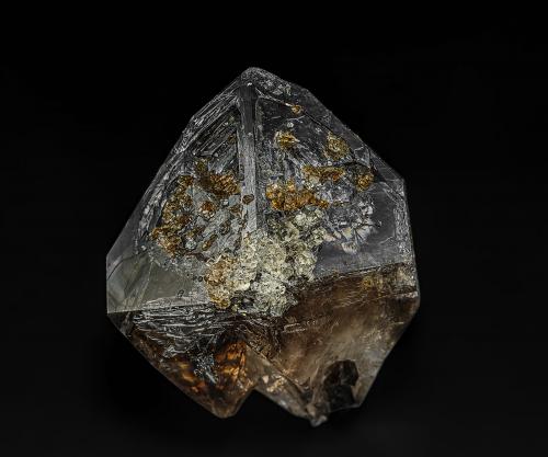 Quartz (variety smoky quartz), Calcite<br />Lowville, Condado Lewis, New York, USA<br />4.4 x 5.2 cm<br /> (Author: am mizunaka)