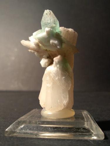 Fluorapophyllite-(K), Stilbite-Ca<br />Distrito Pune (Distrito Poonah), Maharashtra, India<br />52 x 31 mm<br /> (Author: Sante Celiberti)