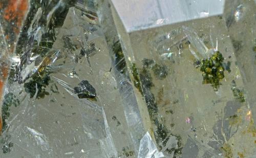 Quartz, Epidote<br />Puerto de Smerwick, Smerwick, Condado de Kerry, Irlanda<br /><br /> (Author: am mizunaka)