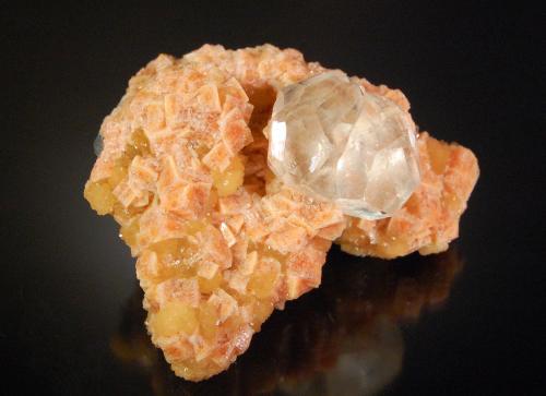 Calcite on Chabazite-(Ca)<br />Depósito Sarbai, Rudny, Región Kostanay, Kazajstán<br />6.8 x 5.6 cm<br /> (Author: Michael Shaw)