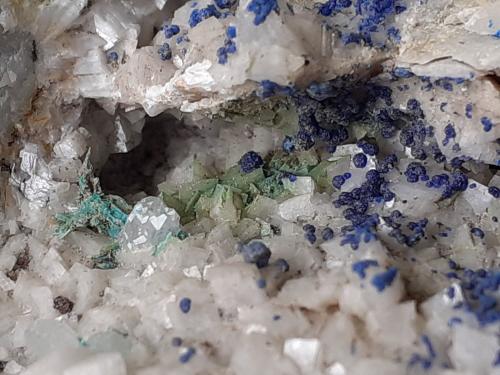 Azurite, Malachite, Quartz, Dolomite, Tetrahedrite<br />Distrito minero Ringenwechsel, Troi, Distrito Schwaz, Valle Inn, Tirol Norte, Tirol, Austria<br />13,5 x 7 cm<br /> (Author: Volkmar Stingl)