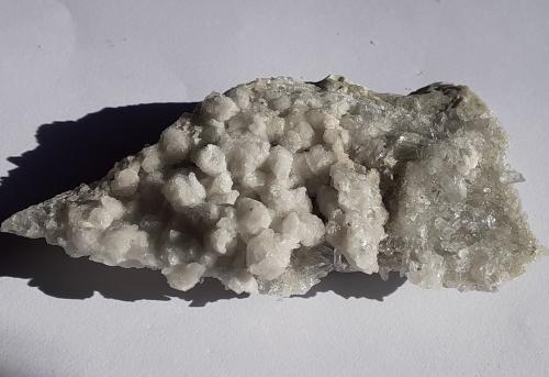 Quartz, Calcite<br />Túnel Baimashan (obras), Qianbaxia, Wuyishan, Prefectura Nanping, Provincia Fujian, China<br />8,5 x 5 cm<br /> (Author: Volkmar Stingl)