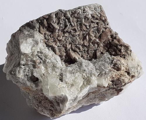 Axinite-(Fe)<br />Maishofen, Distrito Zell am See, Hohe Tauern, Salzburgo/Salzburg, Austria<br />4,5 x 4 cm<br /> (Author: Volkmar Stingl)