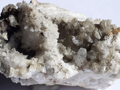 Calcite, Quartz, Albite<br />Valle Kluppen, Schmirn, Distrito Innsbruck-Land, Tirol Norte, Tirol, Austria<br />7 x 5 cm<br /> (Author: Volkmar Stingl)