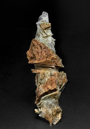 Quartz<br />Pozo Bor, Depósito Dalnegorsk B, Dalnegorsk, Distrito urbano Dalnegorsk, Primorsky Krai, Rusia<br />9.8 x 3.8 cm<br /> (Author: am mizunaka)