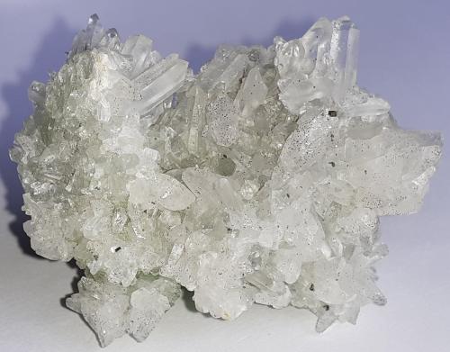 Quartz, Calcite, Pyrite, Fluorite<br />Túnel Baimashan (obras), Qianbaxia, Wuyishan, Prefectura Nanping, Provincia Fujian, China<br />5,5 x 4 cm<br /> (Author: Volkmar Stingl)