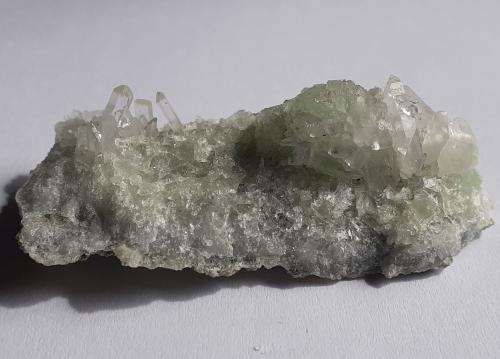 Fluorite, Quartz, Calcite<br />Túnel Baimashan (obras), Qianbaxia, Wuyishan, Prefectura Nanping, Provincia Fujian, China<br />5 x 2,5 cm<br /> (Author: Volkmar Stingl)