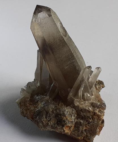 Quartz (variety smoky quartz)<br />Mina Tanapaca (Mina Mocoya), Araca, Municipio Cairoma, Provincia Loayza, Departamento La Paz, Bolivia<br />6 x 5 cm<br /> (Author: Volkmar Stingl)