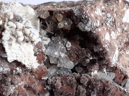 Dawsonite, Aragonite, Quartz<br />Terlano (Terlan), Provincia Bolzano, Trentino-Alto Adige (Trentino-Südtirol), Italia<br />8 x 6 cm<br /> (Author: Volkmar Stingl)