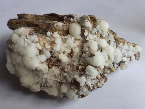 Aragonite<br />Nalles (Nals), Provincia autónoma Tirol del Sur, Trentino-Alto Adige (Trentino-Südtirol), Italia<br />9 x 8 cm<br /> (Author: Volkmar Stingl)