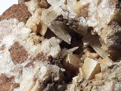 Aragonite, Magnesite, Baryte<br />Depósito de magnesita, Bürglkopf, Hochfilzen, Distrito Kitzbühel, Tirol Norte, Tirol, Austria<br />9 x 9 cm<br /> (Author: Volkmar Stingl)