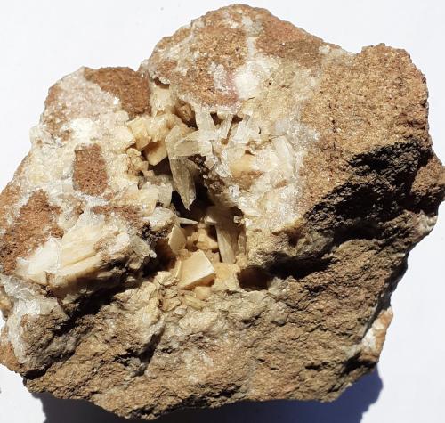 Aragonite, Magnesite, Baryte<br />Depósito de magnesita, Bürglkopf, Hochfilzen, Distrito Kitzbühel, Tirol Norte, Tirol, Austria<br />9 x 9 cm<br /> (Author: Volkmar Stingl)