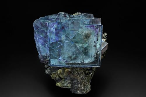 Fluorite<br />Mina Yaogangxian, Yizhang, Prefectura Chenzhou, Provincia Hunan, China<br />6.5 x 7.7 cm<br /> (Author: am mizunaka)