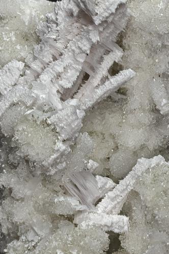 Quartz, Calcite<br />Mina 2nd Sovetskii, Dalnegorsk, Distrito urbano Dalnegorsk, Primorsky Krai, Rusia<br />Detail of specimen<br /> (Author: am mizunaka)