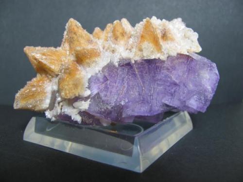 Fluorite and Calcite<br /><br /><br /> (Author: Linda Smith)