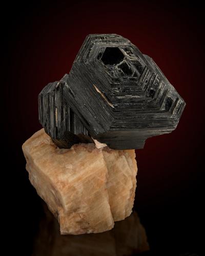 Biotita con Calcita<br />Rössing Mine, Arandis, Swakopmund District, Erongo Region, Namibia<br />8 x 6,5 x 10 cm<br /> (Autor: Museo MIM)