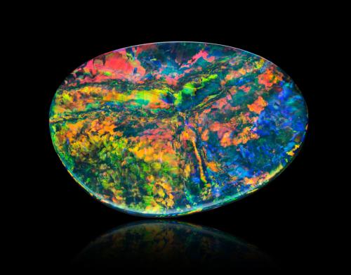 Opalo<br />Allah's Rush, Campos Coocoran Opal, Lightning Ridge, Condado Finch, Nueva Gales del Sur, Australia<br />4,0 x 3,0 x 1,0 cm<br /> (Autor: Museo MIM)