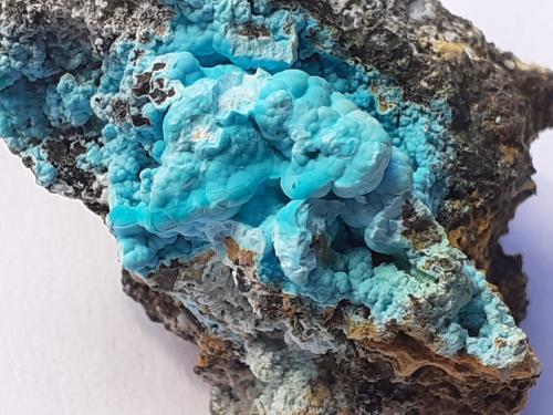 Chrysocolla, Fluorite, Barite<br />Yongping, Yanshan, Prefectura Shangrao, Provincia Jiangxi, China<br />4 x 2,5 cm<br /> (Author: Volkmar Stingl)