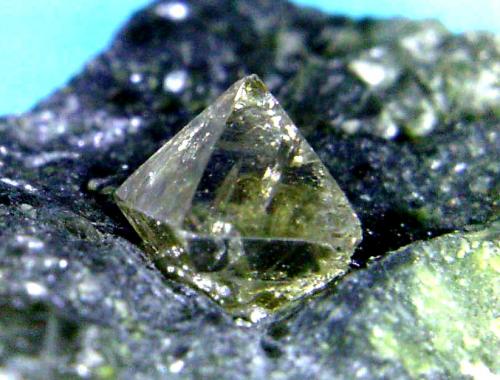 Diamante<br />Kimberley, Distrito Francis Baard, Provincia Septentrional del Cabo, Sudáfrica<br />Cristal de 3 mm.<br /> (Autor: Antonio P. López)