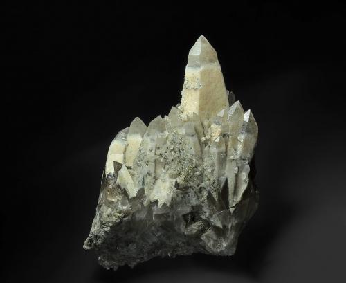 Quartz<br />Cow Flat, distrito minero Torrington, Condado Clive, Nueva Gales del Sur, Australia<br />13.0 x 10.8 cm<br /> (Author: am mizunaka)