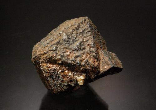 Goethite after Magnetite<br />Región Erongo, Namibia<br />3,5 x 3.3 cm<br /> (Author: Michael Shaw)