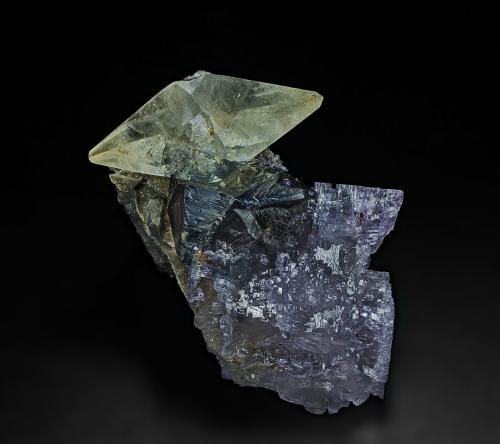 Calcite, Fluorite, Sphalerite<br />Mina Gordonsville, Carthage, Distrito Central Tennessee Ba-F-Pb-Zn, Condado Smith, Tennessee, USA<br />5.2 x 3.9 cm<br /> (Author: am mizunaka)