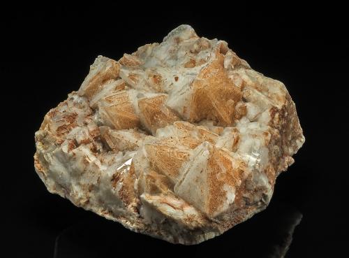 Quartz, Hematite<br />Mount Isa, City of Mount Isa, Queensland, Australia<br />12.3 x 11.2 cm<br /> (Author: am mizunaka)