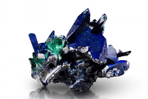 Azurita<br />Mina Milpillas, Cuitaca, Municipio Santa Cruz, Sonora, México<br />13 x 8 x 9 cm / cristal principal: 6.0 cm.<br /> (Autor: Museo MIM)