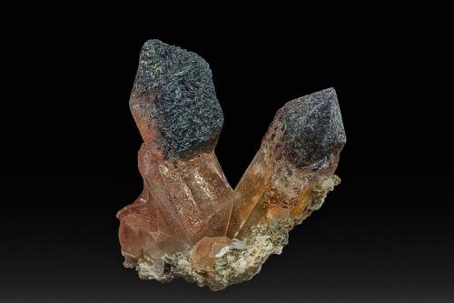 Quartz, Hematite<br />Madagascar<br />5.0 x 4.2 cm<br /> (Author: am mizunaka)