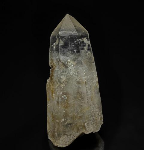 Quartz<br />Mina Obira, Bungo-Ohno, Prefectura Oita, Región Kyushu, Japón<br />8.8 x 2.8 cm<br /> (Author: am mizunaka)