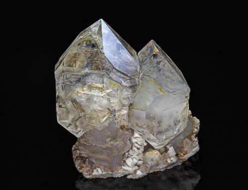 Quartz, Hydroxylapatite<br />Mina Palermo No. 1, Groton, Condado Grafton, New Hampshire, USA<br />7.9 x 8.6 cm<br /> (Author: am mizunaka)