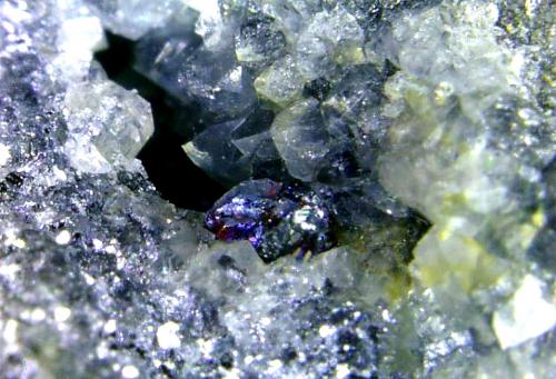 Pirargirita<br />Los Almadenes mining group, El Chaparro Barrenado, Alcaracejos, Comarca Los Pedroches, Córdoba, Andalusia, Spain<br />Cristal de 3 mm.<br /> (Autor: Antonio P. López)