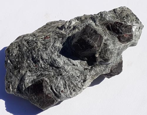 Almandine<br />Stapfenalm, Valle Stilupp, Mayrhofen, Distrito Schwaz, Tirol Norte, Tirol, Austria<br />10 x 7 cm<br /> (Author: Volkmar Stingl)