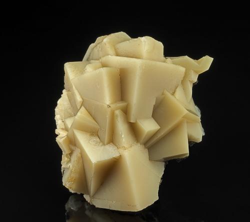 Calcite<br />Cantera Gopher Valley, Valle Gopher, McMinnville, Condado Yamhill, Oregon, USA<br />5.4 x 4.3 cm<br /> (Author: am mizunaka)