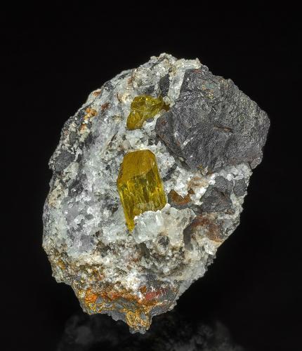 Fluorapatite, Magnetite<br />Mina Cerro de Mercado, Cerro de los Remedios, Victoria de Durango, Municipio Durango, Durango, México<br />7.3 x 5.0 cm<br /> (Author: am mizunaka)