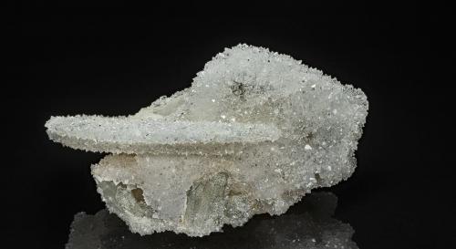 Quartz, Calcite<br />Dalnegorsk, Distrito urbano Dalnegorsk, Primorsky Krai, Rusia<br />11.1 x 9.1 cm<br /> (Author: am mizunaka)